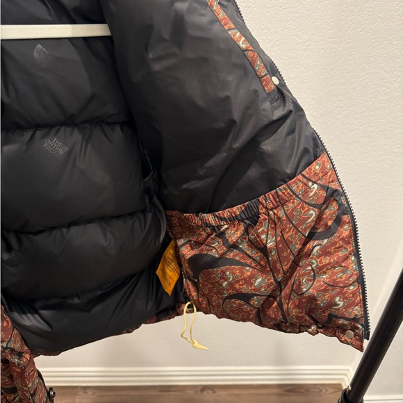 NWT The North Face Retro 71 Sierra Black/Brown Printed Short Down Jacket - M - Picture 9 of 10